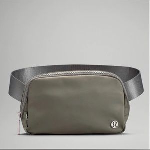 *NWT* Lululemon Everywhere Belt Bag - Grey Sage